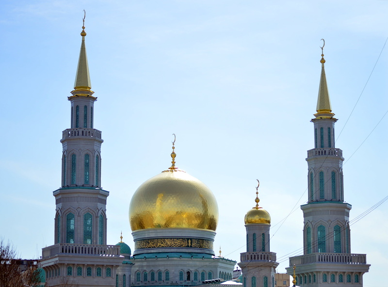 worship, travel, travel destinations, daytime, ramadan, spire, concrete, architecture, tourism, moscow, yellow, outdoors, large, white, monument, city
