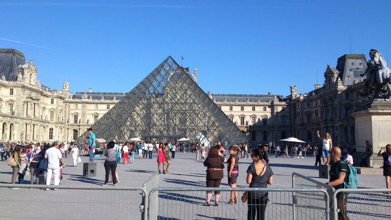 european, blue, building, attraction, crowd, outdoors, french, women, building exterior, architecture, destination, 4K, louvre, tourism, culture, pyramid