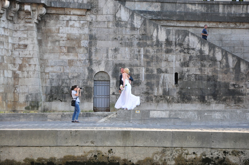 groom, romantic, togetherness, parisian, people, adult, city, romance, full length, built structure, celebration, building exterior, gray, casual clothing