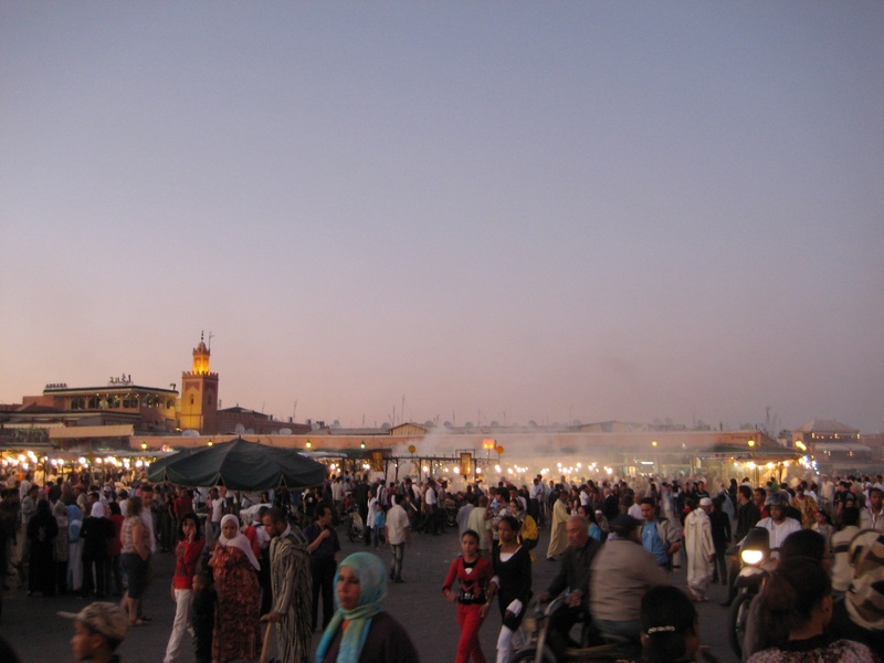 group of people, illuminated, night, lifestyles, built structure, abendstimmung, famous Place, medina, leisure activity, women, dusk, marrakesh, sky, real people