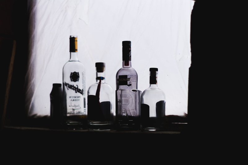still life, container, 5K, indoors, holiday, wine, refreshment, alcohol, food and drink, glass, drink, white color, guba, light, table, bottles, glass - material