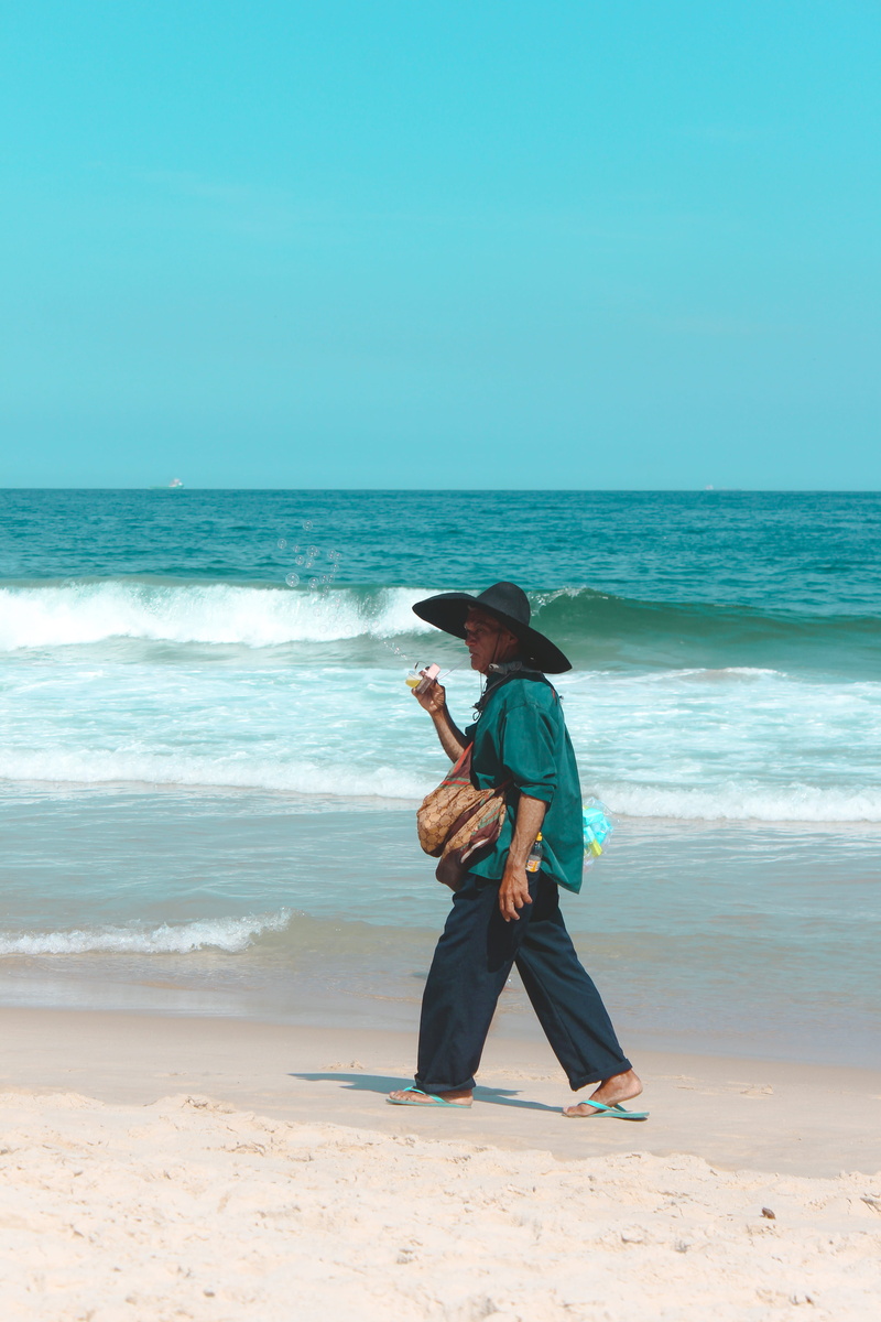 nature, lifestyles, motion, promontory, ocean, horizon, horizon over water, shoe, brasil, rio de janeiro, human, copacabana, shoreline, beauty in nature