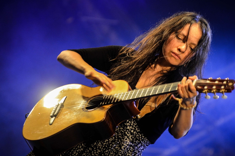 adult, plucking an instrument, guitarist, young adult, one person, arts culture and entertainment, musical instrument, acoustic guitar, string instrument