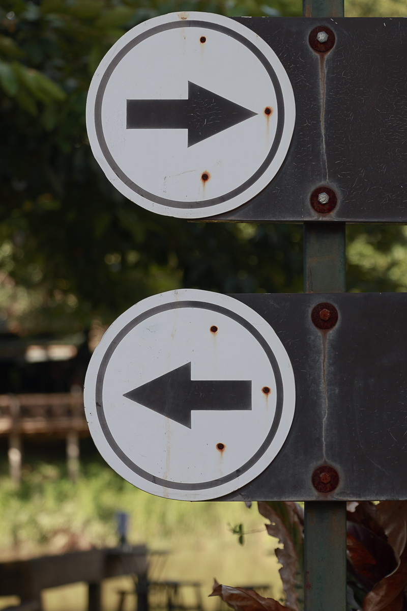 symbol, warning, blue, signs, left, road, vehicle, highway, day, straight, close-up, no people, information, number, 4K, technology, sign, focus on foreground