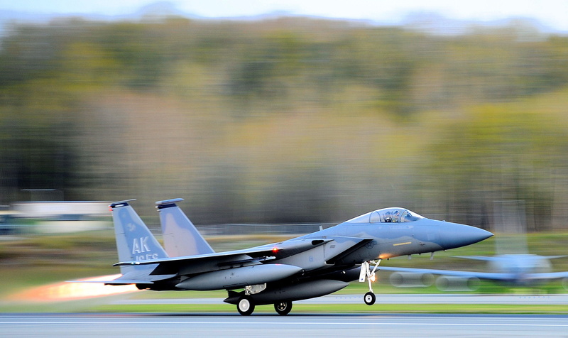 single object, nature, transportation, motion, 2K, no people, day, airport runway, arrival, air force, take-off, airport, speed, leaving, flying, mode of transportation