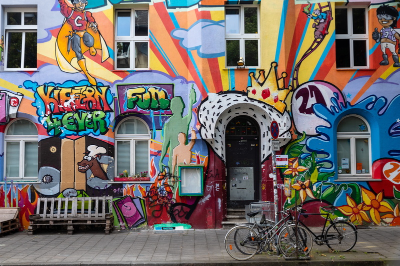 düsseldorf, representation, transportation, city, creativity, entrance, mural, day, no people, house, bicycle, lost places, painted, graffiti, art and craft