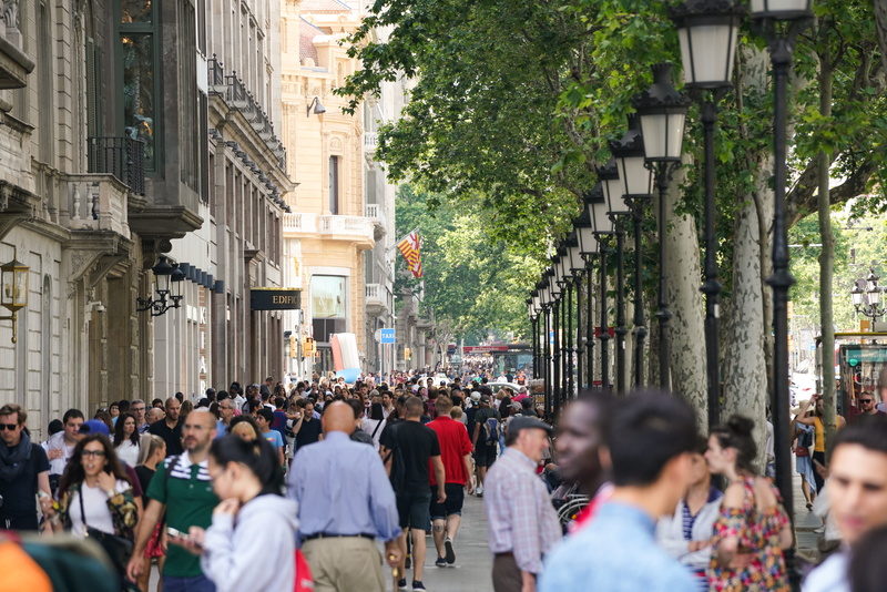 building exterior, lifestyles, women, 8K, real people, spain, large group of people, adult, city, trafic, street, barcelona, group of people, men, architecture