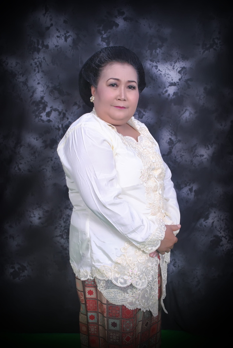 beautiful woman, real people, three quarter length, standing, mother, clothing, javanese clothes, adult, young women, front view, adults only, Woman, one person