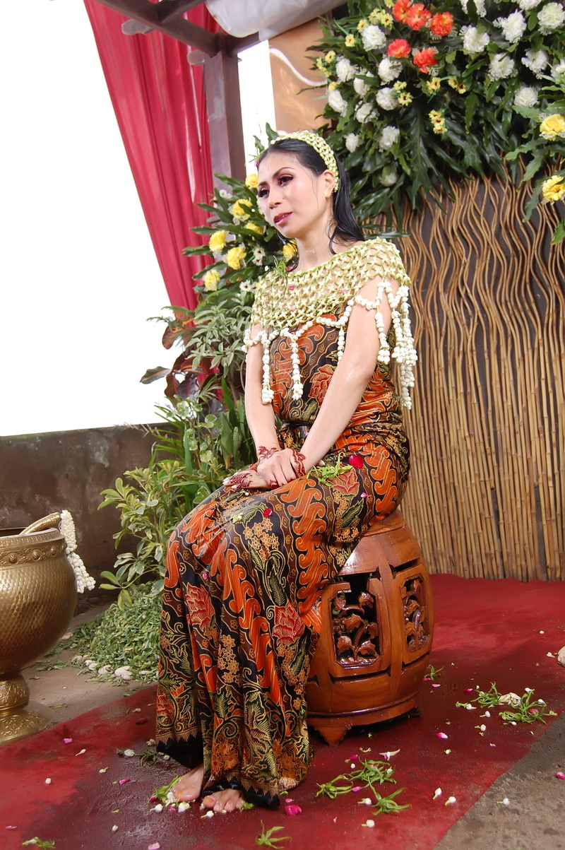 face, adults only, built structure, plant, clothes, young women, one woman only, make up, 2K, Woman, wedding, Beauty, traditional, accessories, hairstyle