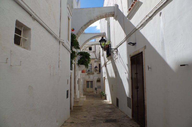 south, wall - building feature, house, white color, travel, arch, greece, town, building exterior, building, holiday, the way forward, day, country, italy