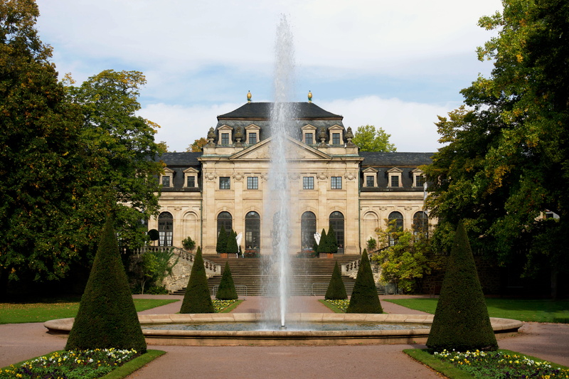 travel destinations, no people, tree, architectural column, garden, history, park, tourism, facade, sky, fountain, hedge, Fulda, concrete, nature, building exterior