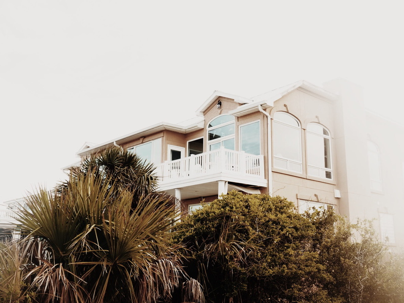 beach house, plant, architecture, tropical climate, beach home, peach, nature, tree, built structure, day, outdoors, story, copy space, photography, apartment