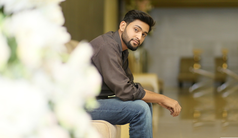 males, focus on foreground, men, looking away, lifestyles, young men, beard, boy, facial hair, business, adult, sitting, three quarter length, one person