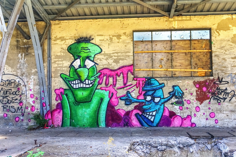 male likeness, no people, sculpture, statue, creativity, lost place, outdoors, craft, built structure, facade paint, sprayer, 5K, ruin, mural, broken