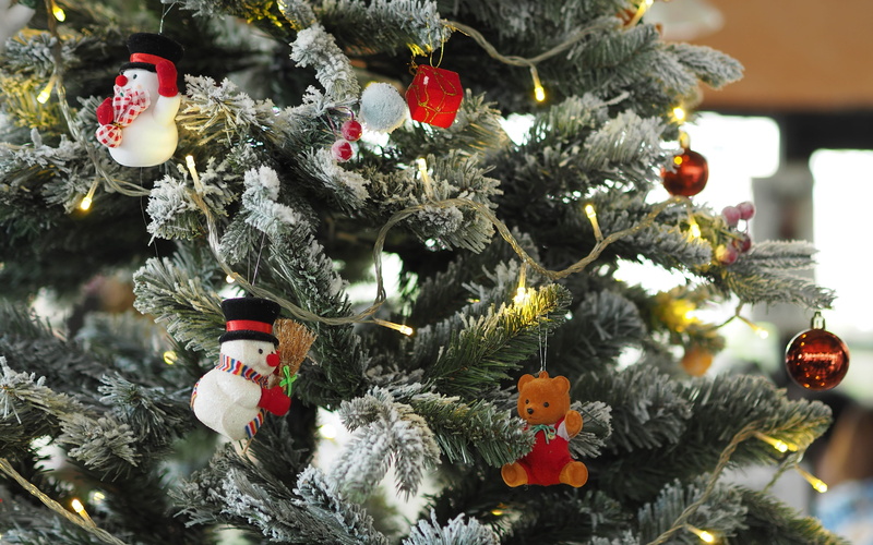 representation, funny, christmas, happiness, close-up, holiday - event, snow man, male likeness, decorate a christmas tree, holiday, 4K, creativity, no people