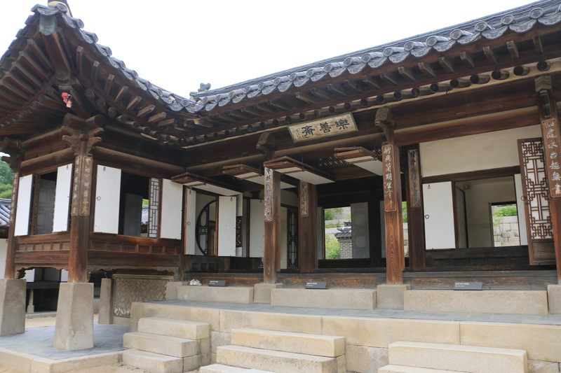 building, republic of korea, religion, roof, nakseonjae, history, low angle view, built structure, the past, sky, roof tile, palaces, building exterior