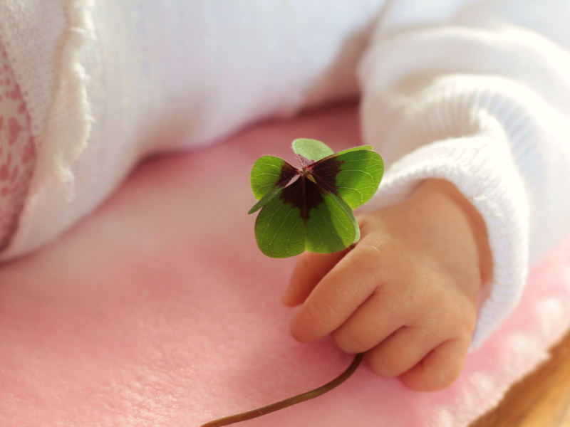 green, wellbeing, green color, freshness, leaves, nature, finger, reborn, holding, adult, one person, human limb, body part, food, heart, women, toddler