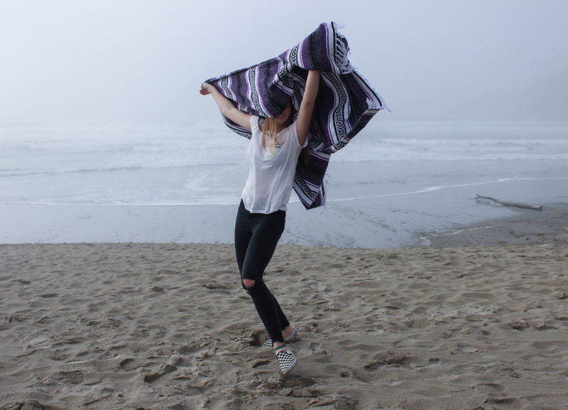 white, land, outdoors, real people, adult, people, shore, motion, wave, dancing, 4K, purple, full length, day, woman, daytime, one person, water, nature