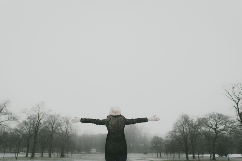 tree, gloves, white, human Age, one Person, moving Activity, ethnicity, hand, sleeved, natural Phenomenon, adults Only, time Of Day, real people, nature
