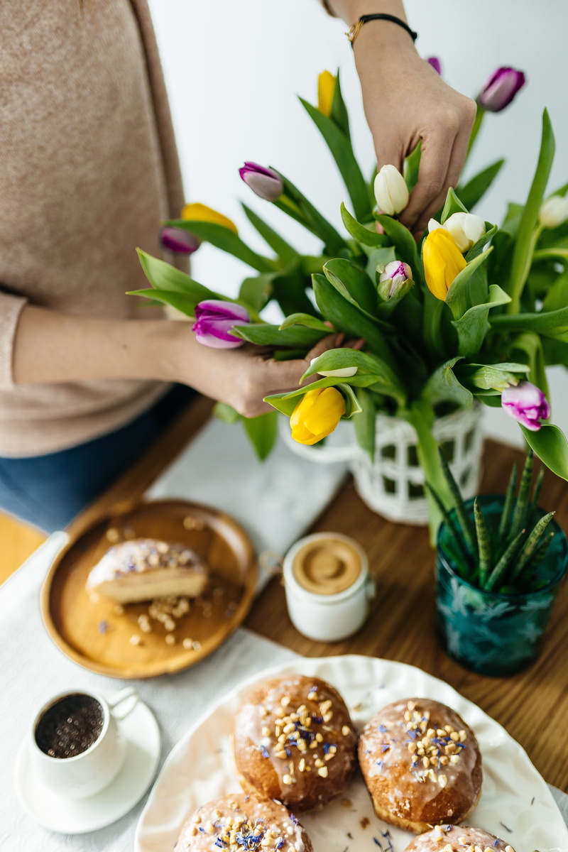 coffee, drink, plant, baked, coffee - drink, one person, breakfast, tasty, ready-to-eat, table, vase, food and drink, people, flower, morning, adult, flowering plant