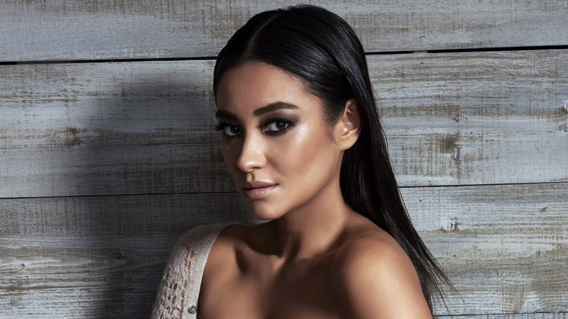 real people, portrait, close-up, indoors, human face, looking at camera, beautiful woman, wood - material, hair, front view, shirtless, black hair, women