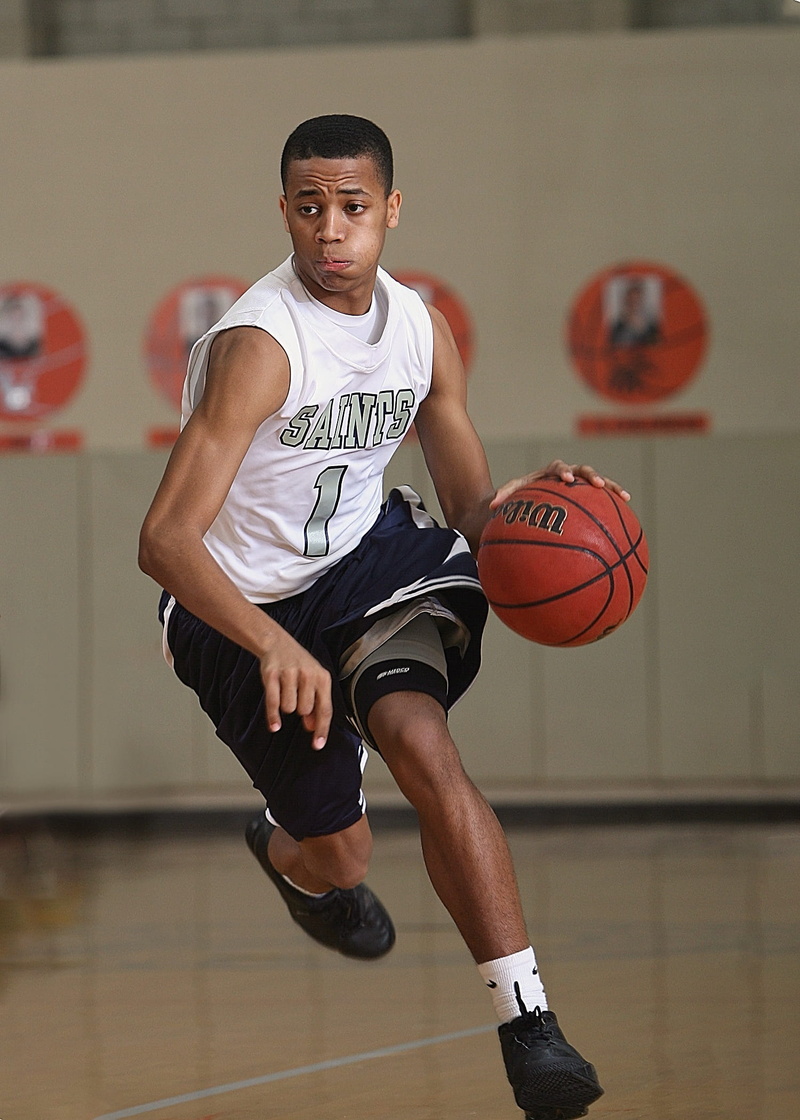 ball, lifestyles, basketball uniform, court, competition, boys, leisure activity, healthy lifestyle, dribbling, teenager, one person, male, sportsman, man