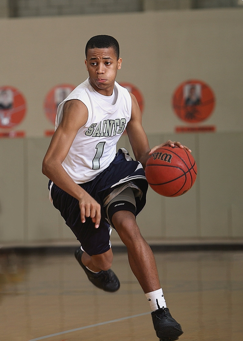 1080P, court, sport, basketball, lifestyles, adolescence, one person, indoors, ball, boys, sports uniform, player, basketball - ball, holding, play, teen