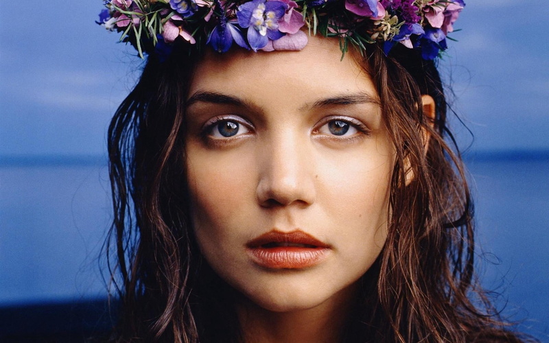 body part, hairstyle, real people, headpiece, contemplation, headshot, front view, flowering plant, young women, women, s, long hair, brunette, beauty