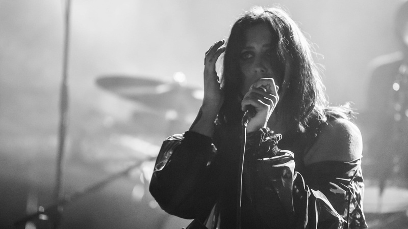 portrait, waist up, one person, adult, young adult, lifestyles, women, beautiful woman, holding, Chelsea Wolfe, leisure activity, 1080P, standing, front view