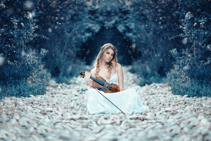 clothing, women outdoors, land, positive emotion, violin, adult, beautiful woman, beauty, emotion, nature, long hair, 1080P, young women, beautiful people
