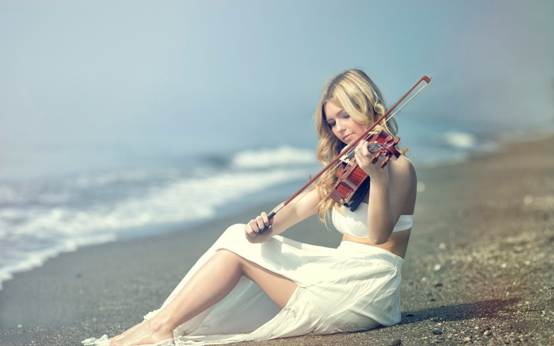 women outdoors, violin, playing, women, 1080P, depth of field, barefoot, long hair, sea, Kery Rut Garcia, bare shoulders, musician, waves, blonde, sand