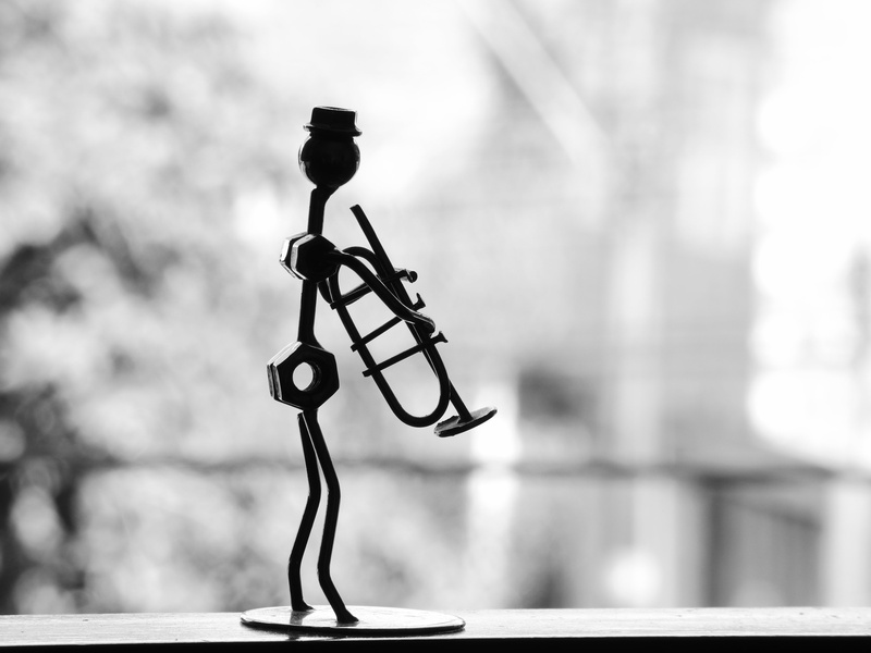statue, day, creativity, built structure, outdoors, artwork, still life, holding, scrap, design, connection, pipe, close-up, architecture, 4K, lighting equipment