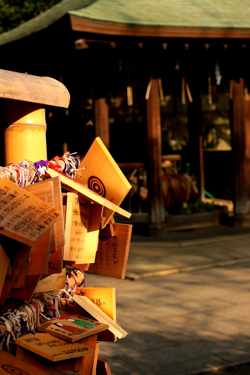 smoke, prayer, day, religious, wood, architecture, cleaning, incense, hanging, buddhism, no people, traditional, religion, shrine, asia, faith, place of worship