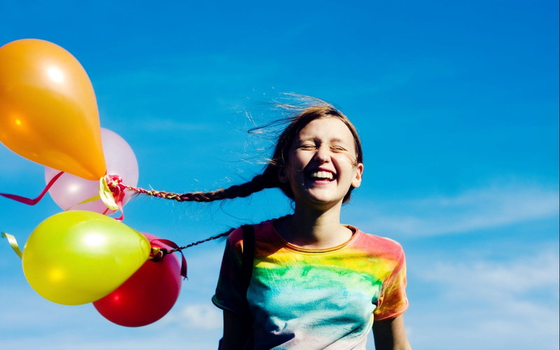emotion, helium Balloon, crew, lifestyles, beautiful, ecstatic, blowing, casual clothing, nature, real people, yellow, men, cute, positive Emotion, celebration