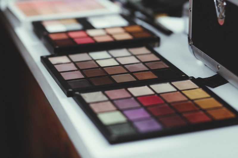 eyeshadow, finance, no people, white, powder Compact, close-up, technology, black, colorful, palette, variation, 5K, printing out, table, choice, arts culture and entertainment
