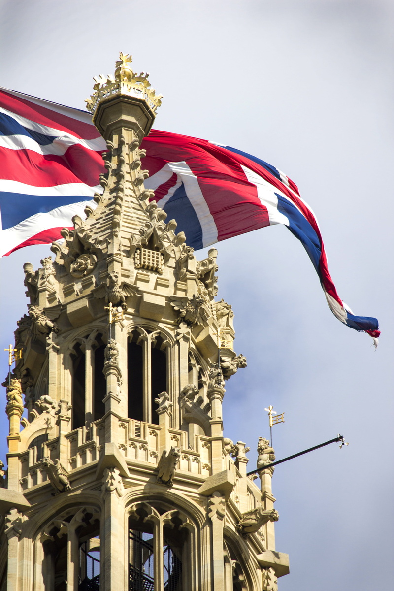 built structure, City, sculpture, the past, Flag, art and craft, politics, outdoors, architectural column, English, human representation, palazzo, history