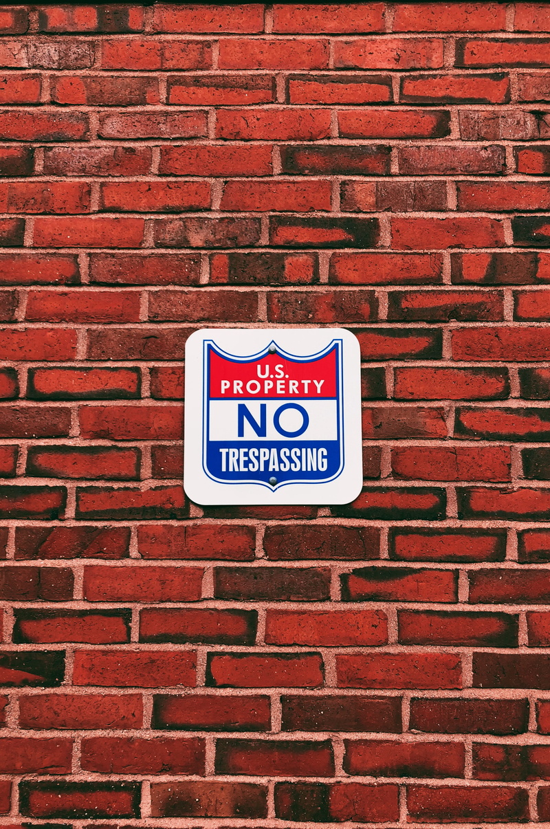 private, information sign, stone wall, wall - building feature, rug, brick wall, 4K, western script, signage, trespassing, no people, red, us property