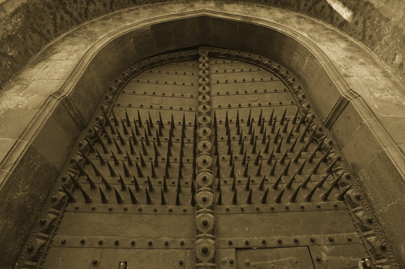 outdoors, 4K, low angle view, building, the past, fort, history, ceiling, architecture, entrance, directly below, old, metal, design, closed, backgrounds