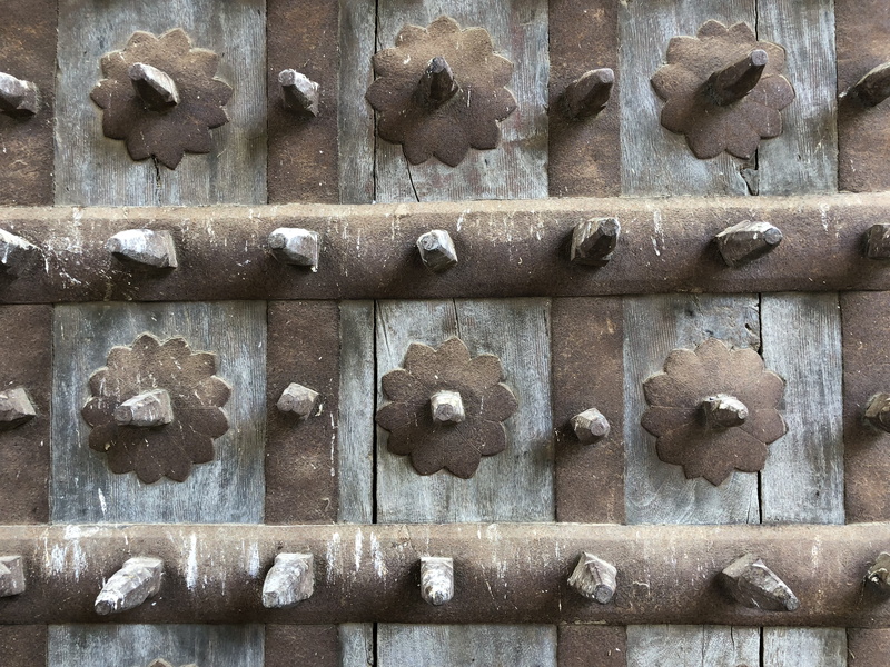 weathered, 4K, rusty, decline, steel, bad condition, samod, rajasthan, pattern, wood - material, decorative, wood, spike, side by side, backgrounds, no people