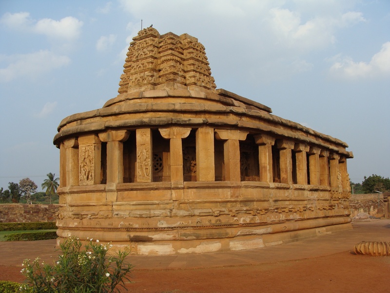 religious, built structure, architectural column, holiday, plant, tourism, outdoors, durg temple, 2K, karnataka, archaeology, india, history, day, old ruin