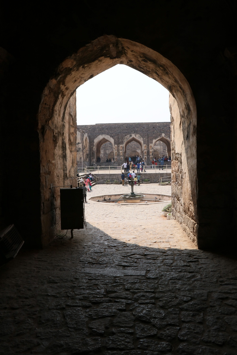 old ruin, building, tourism, women, built structure, 5K, india, travel destinations, architecture, golconda fort, incidental people, hyderabad, old, travel