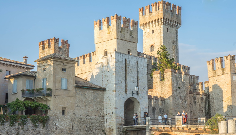 nature, fortification, Italy, travel, day, famous, tower, touristic, castle, no people, lombardy, history, travel destinations, ancient, tourism, building exterior