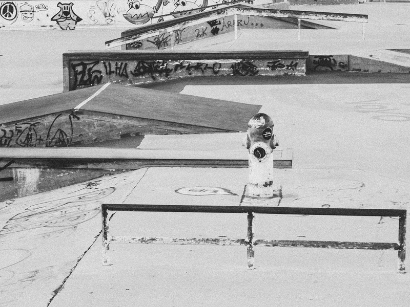 railing, outdoors, skate, streewear, males, childhood, child, day, one person, nature, standing, street, real people, boys, lifestyles, skatepark, full length