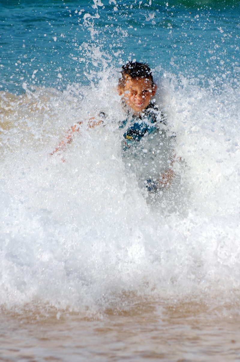 coastline, hawaii, outdoors, foam, shore, splashing, strong, wave, men, 2K, males, ocean, spray, beach, swimming, swimwear, fun, motion, sport, swim, surf