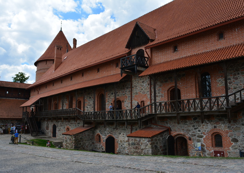 sky, belief, building, lithuania, history, city, galve, tower, real people, trakai, incidental people, religion, museum, street, residential district, day