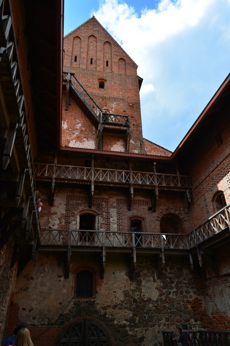 history, castle, building, sky, the past, building exterior, outdoors, built structure, brick, old, low angle view, historical, tower, residential district