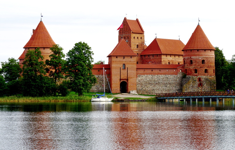 tree, orange, 4K, sky, structure, water, place of worship, spire, spirituality, baltic states, late middle ages, waterfront, wasserburg, body, building