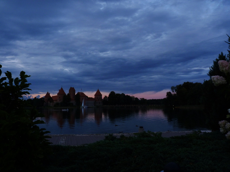 built structure, outdoors, beauty in nature, tranquility, reflection, building exterior, tranquil scene, 4K, dusk, trakai, building, nature, cloud - sky