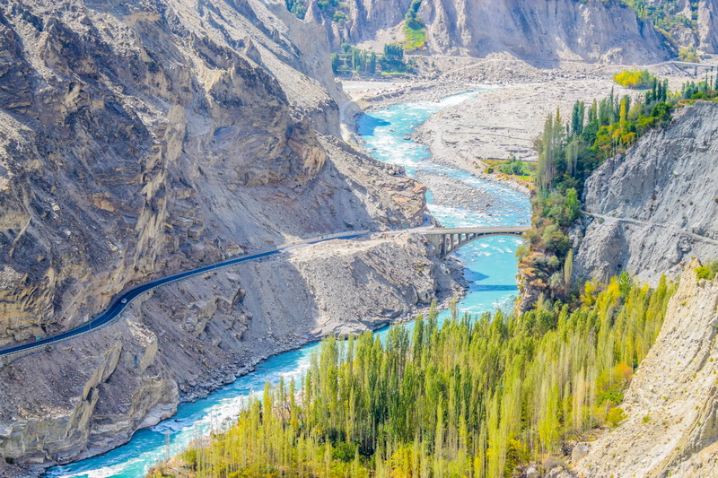 no people, physical geography, lake, environment, non-urban scene, eroded, mountain range, outdoors, land, rock, plant, near, water, canyon, mountain, beautiful