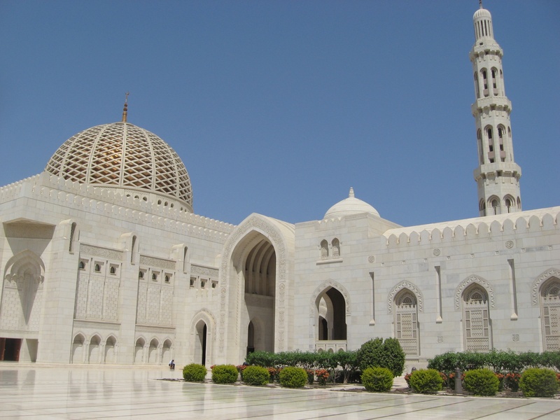 muscat, mosque, built structure, 2K, nature, belief, architecture, no people, courtyard, spire, place of worship, building exterior, travel, arch, tourism
